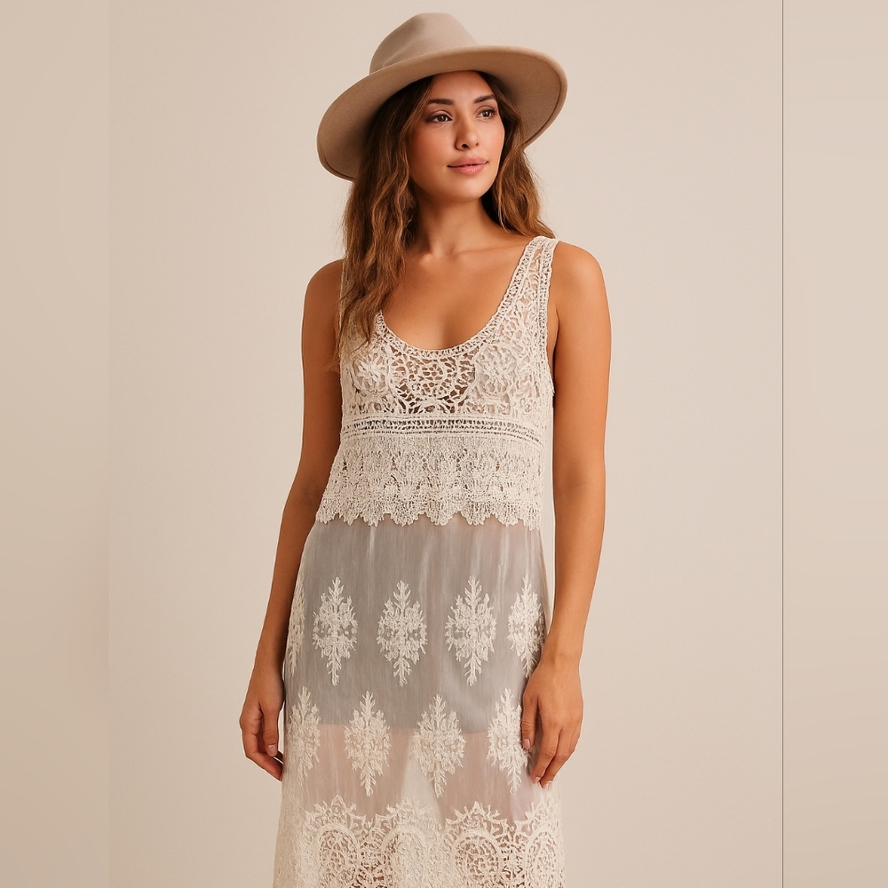 Chic Lace Maxi Dress in Cream
